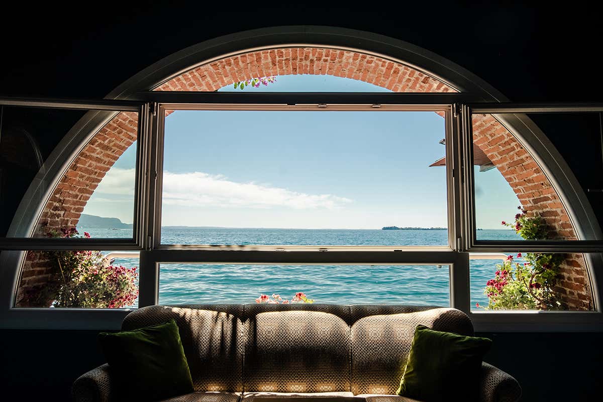 La vista mozzafiato. Foto: Giulia Bussei Lido 84, quando il lago di Garda entra in cucina La vista mozzafiato. Foto: Giulia Bussei Lido 84, quando il lago di Garda entra in cucina